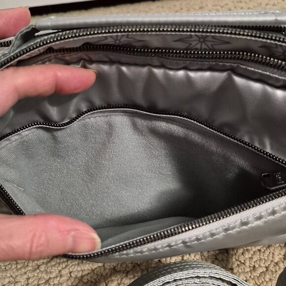 NWT LUG Scoop SE Crossbody in Metallic Silver - Picture 10 of 12
